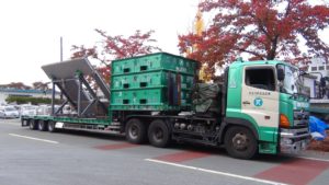 傾斜架台にてw3500pc建築部材エアサス輸送