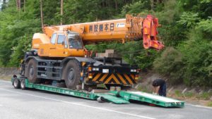 60tクレーン荷卸し