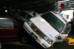 東日本大震災被災状況 2525ﾀｸｼｰ 02