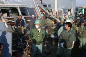 東日本大震災の様子を見る3 34 東北急送