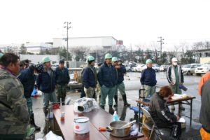 東日本大震災の様子を見る3 50 東北急送