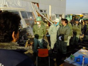 東日本大震災の様子を見る3 32 東北急送